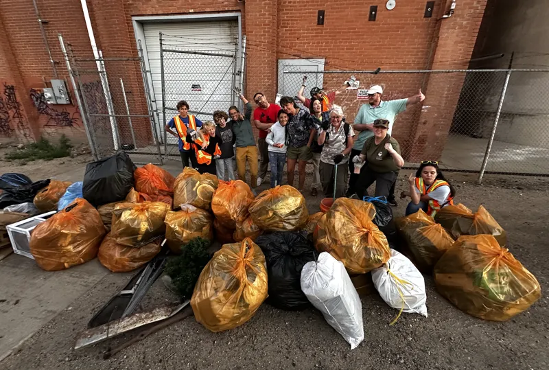 This Cleanup Crew is a beautiful example of the power of collective action!